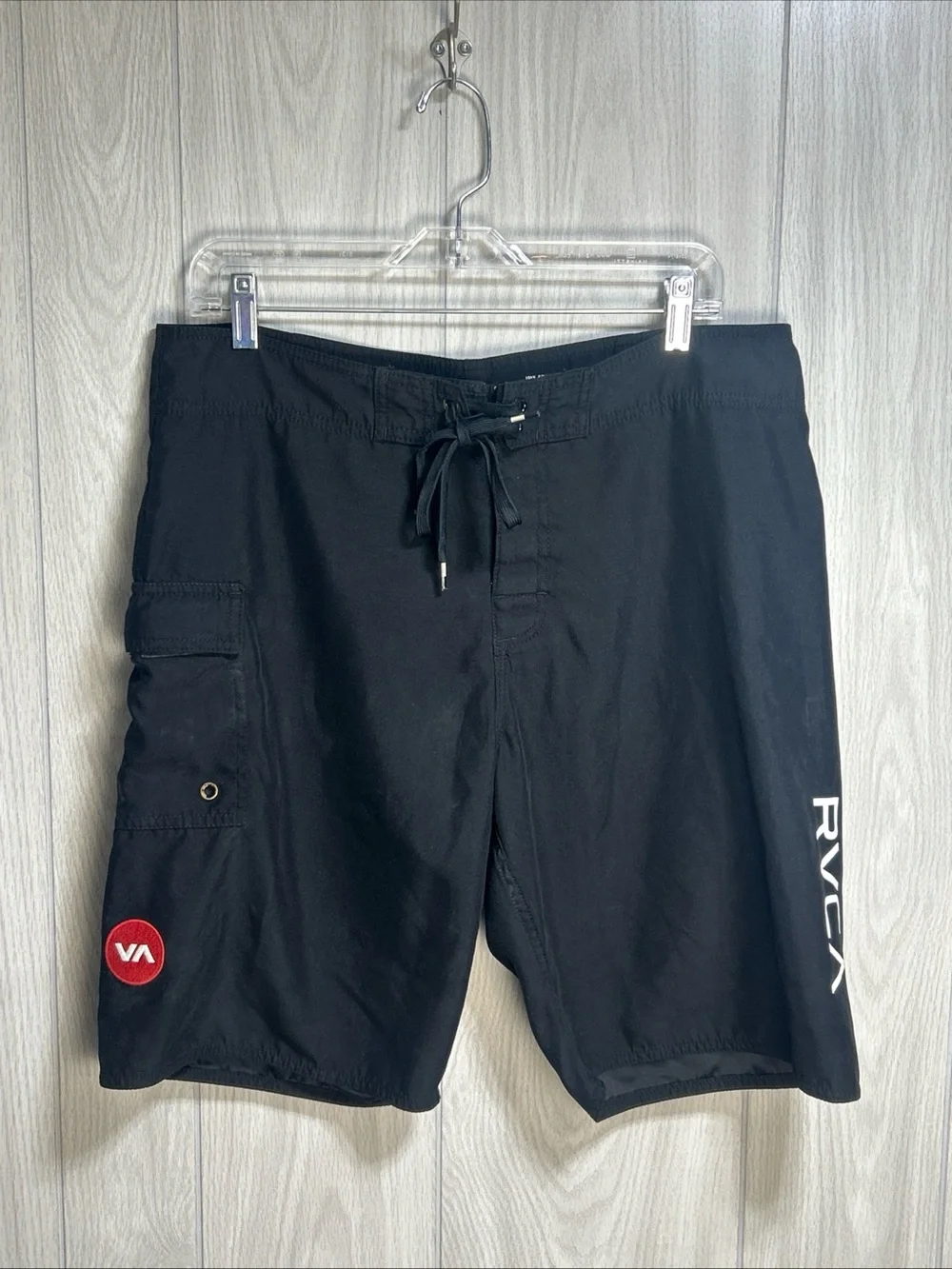 RVCA Men’s Black Board Shorts Swim Trunks Cargo Pocket Size 33